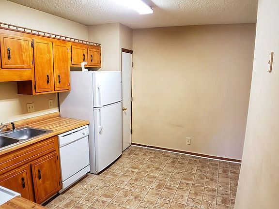 3rd image of 706 Peachers Dr APT D