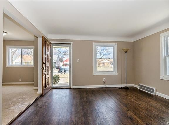3rd image of 24317 New York St