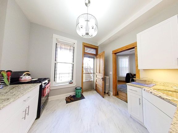 4th image of 834 W Bradley Pl APT 2