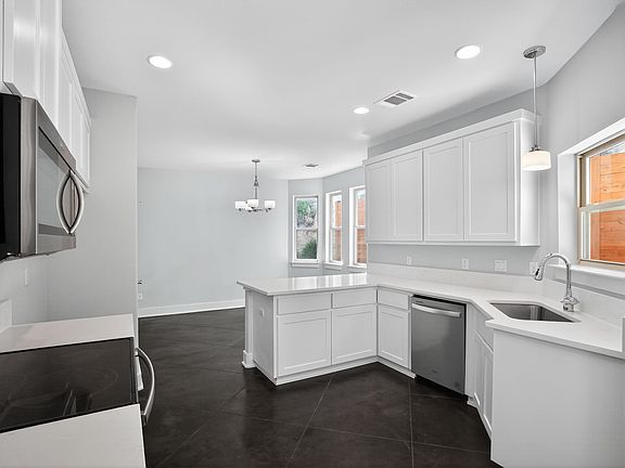5th image of 10624 Lake Park Dr