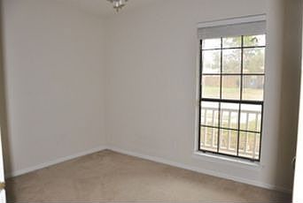 5th image of 423 Wind Wood Dr