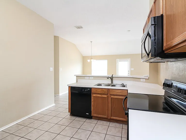 2024 Northridge Dr — Photo 5