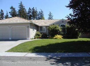 74 NW Roeder Dr, Oak Harbor, WA 98277