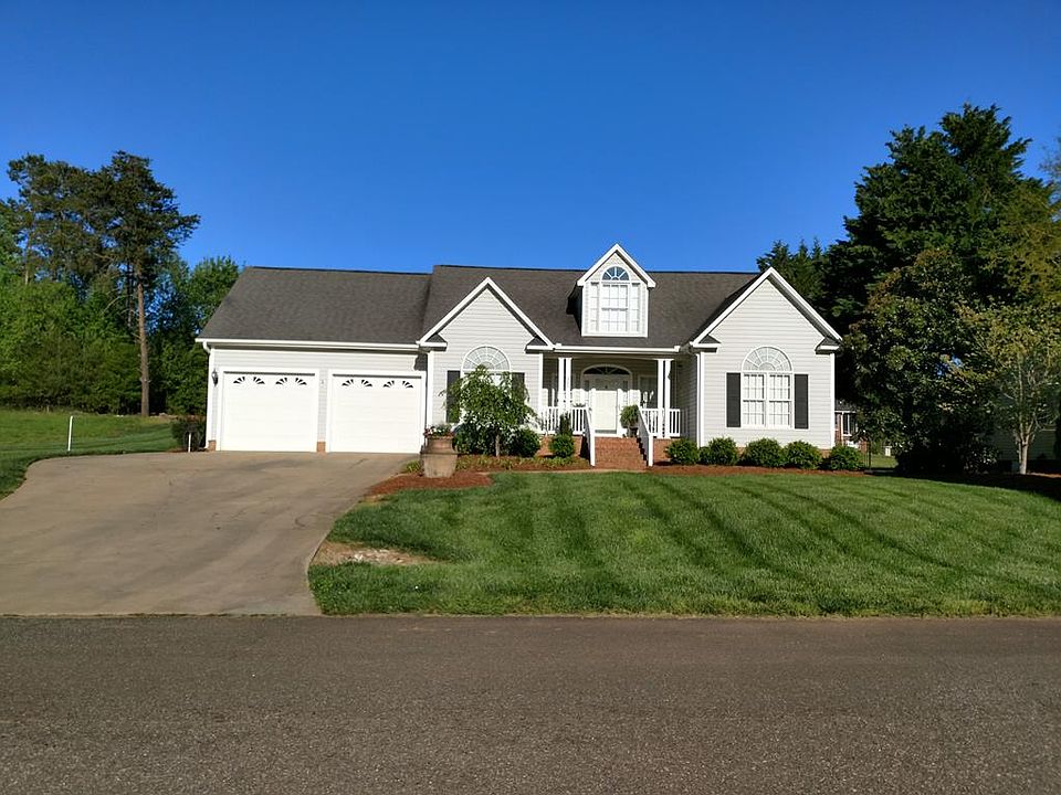 1st image of 305 Hidden Creek Dr
