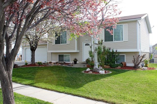 1st image of 6093 S Woodsborough Way
