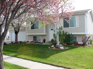 6093 S Woodsborough Way, Kearns, UT 84118