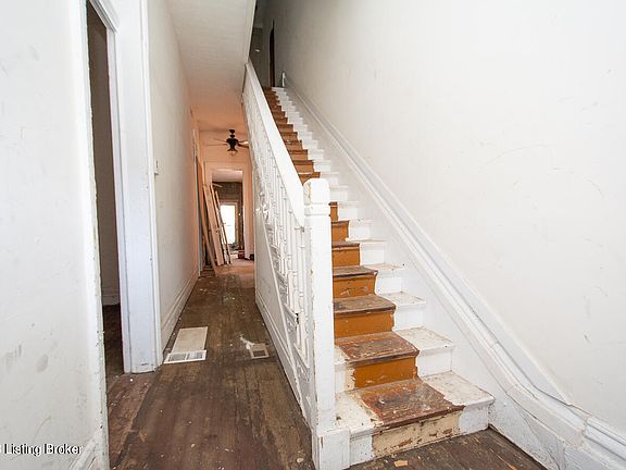 2nd image of 2213 Bank St