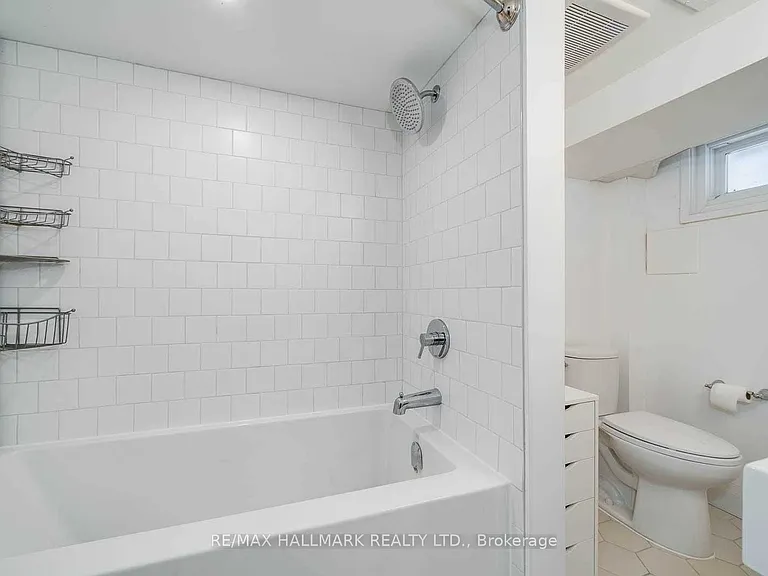 24 Barrington Ave — Photo 9