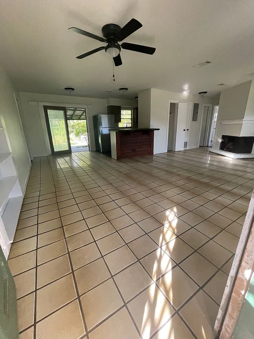 1st Month Free Rent 3 Bed 1 Bath Home | Pet Friendly With Large Fenced Yard | Washer Dryer Hook U... — Photo 1