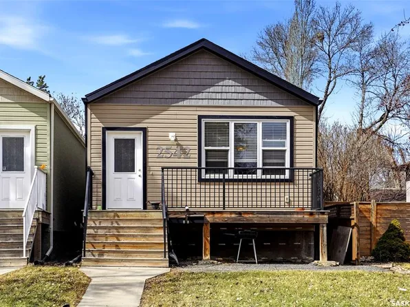 2542 McDonald STREET, Regina, SK S4N 2Z5