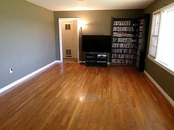 4th image of 804 Bagwell St