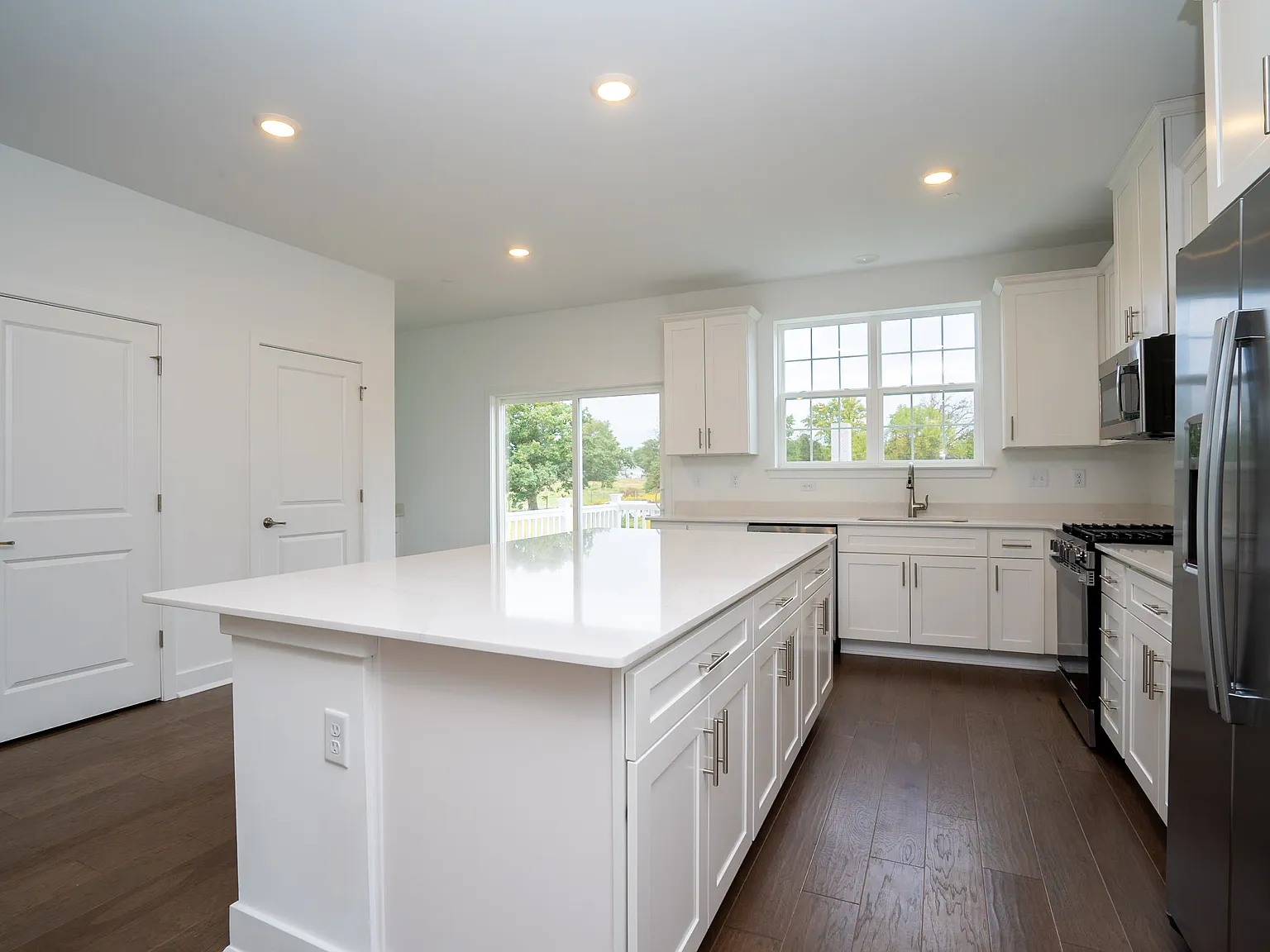 4 bed, 3.5 bath, 2400 sqft, $4,400 — Photo 4