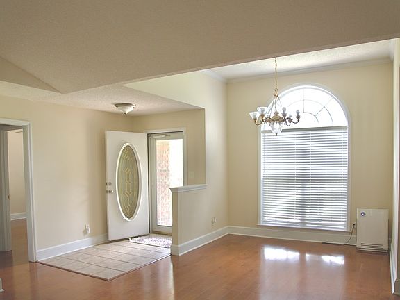 4th image of 176 Fowler Dr
