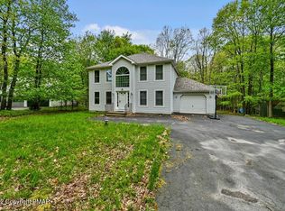 110 Hazelnut Ct, Long Pond, PA 18334