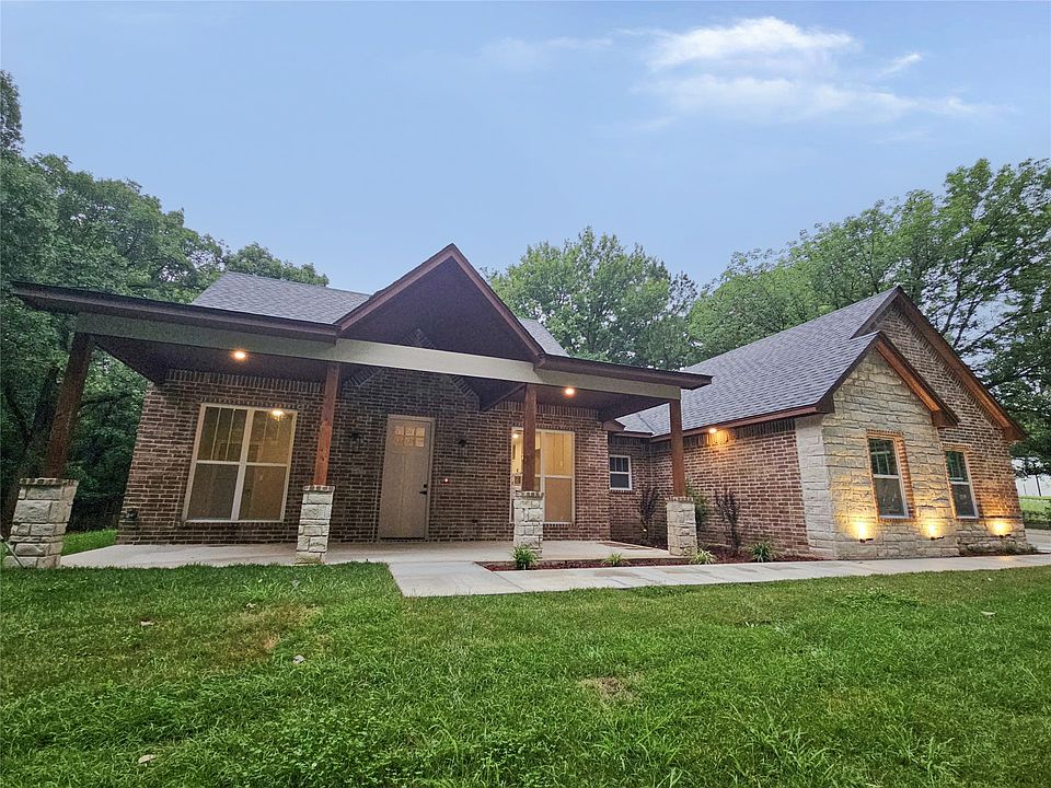 1st image of 302 Oak Ridge Rd