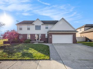 53147 Ashley Dr, New Baltimore, MI 48047
