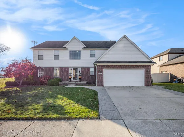 53147 Ashley Dr, New Baltimore, MI 48047