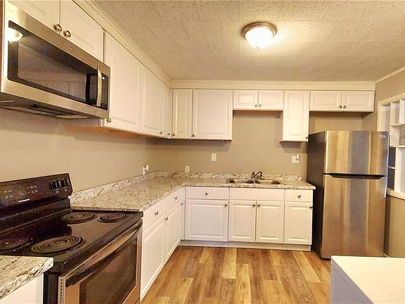 5th image of 419 W 5th St