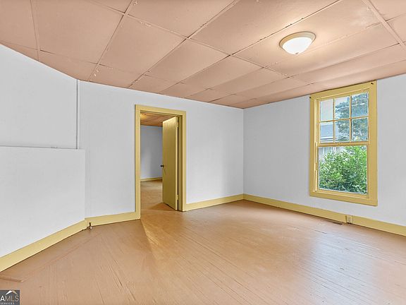 4th image of 209 Ware St