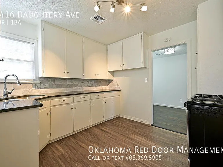 1416 Daugherty Ave — Photo 4