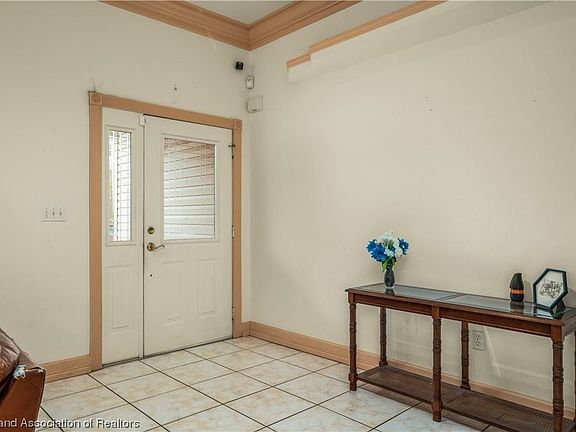 3rd image of 825 Daffodil St