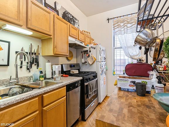 5th image of 1538 N Rockwell St APT 1R