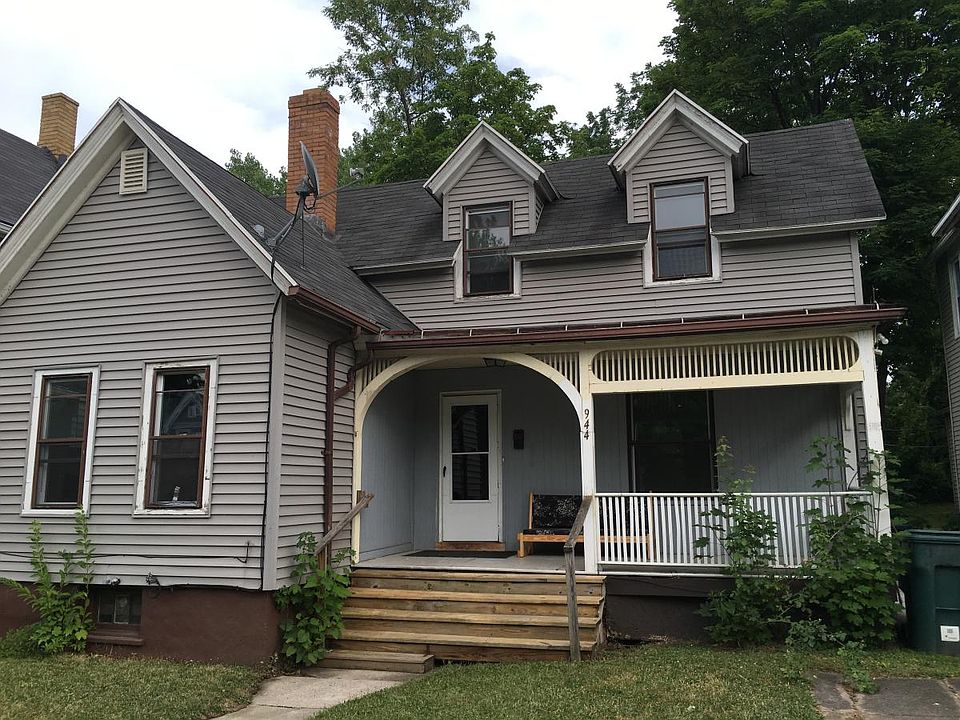 Exterior, Front Porch