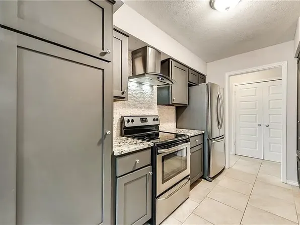 2011 W Red Bird Ln, Dallas, TX 75232