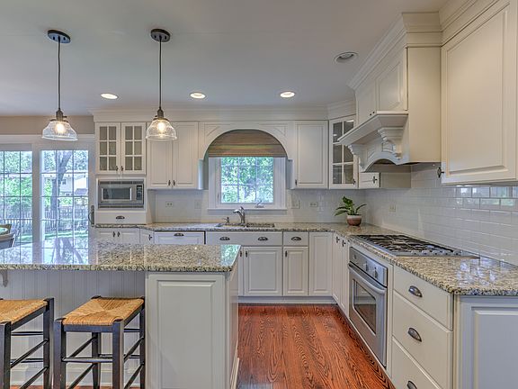 3rd image of 36 Westmoreland Ln