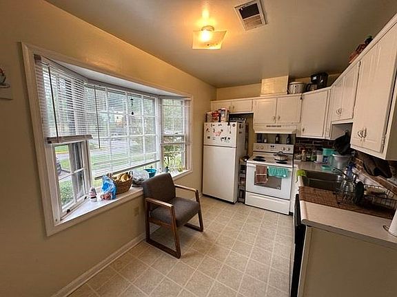 4th image of 2720 Newton Ct