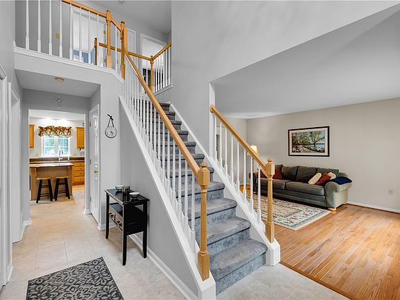 3rd image of 835 Rebecca Ln