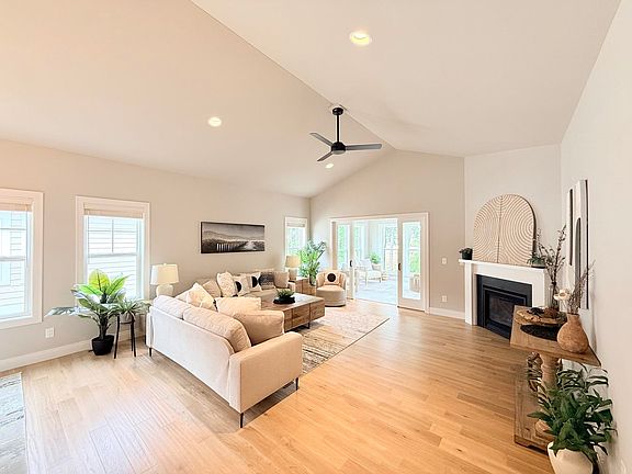 4th image of Unit 16 Timberlane