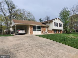 2402 Parkers Ln, Alexandria, VA 22306