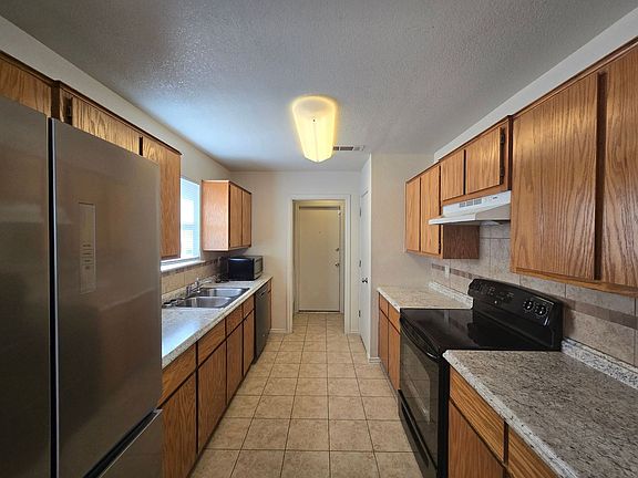 3rd image of 2605 Wesley Dr