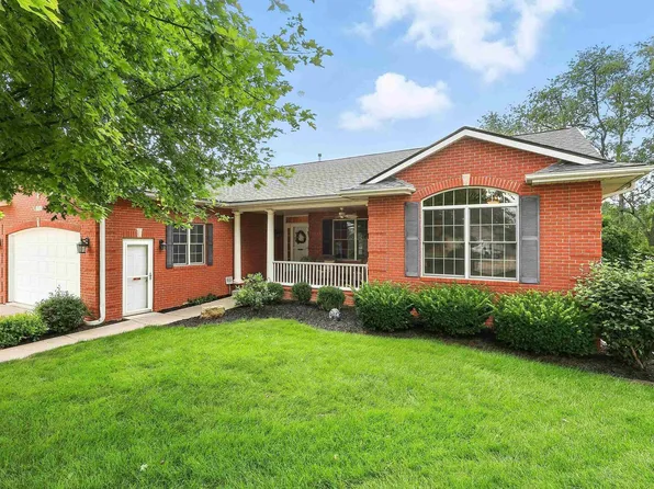 2718 Pioneer Ct, Davenport, IA 52804