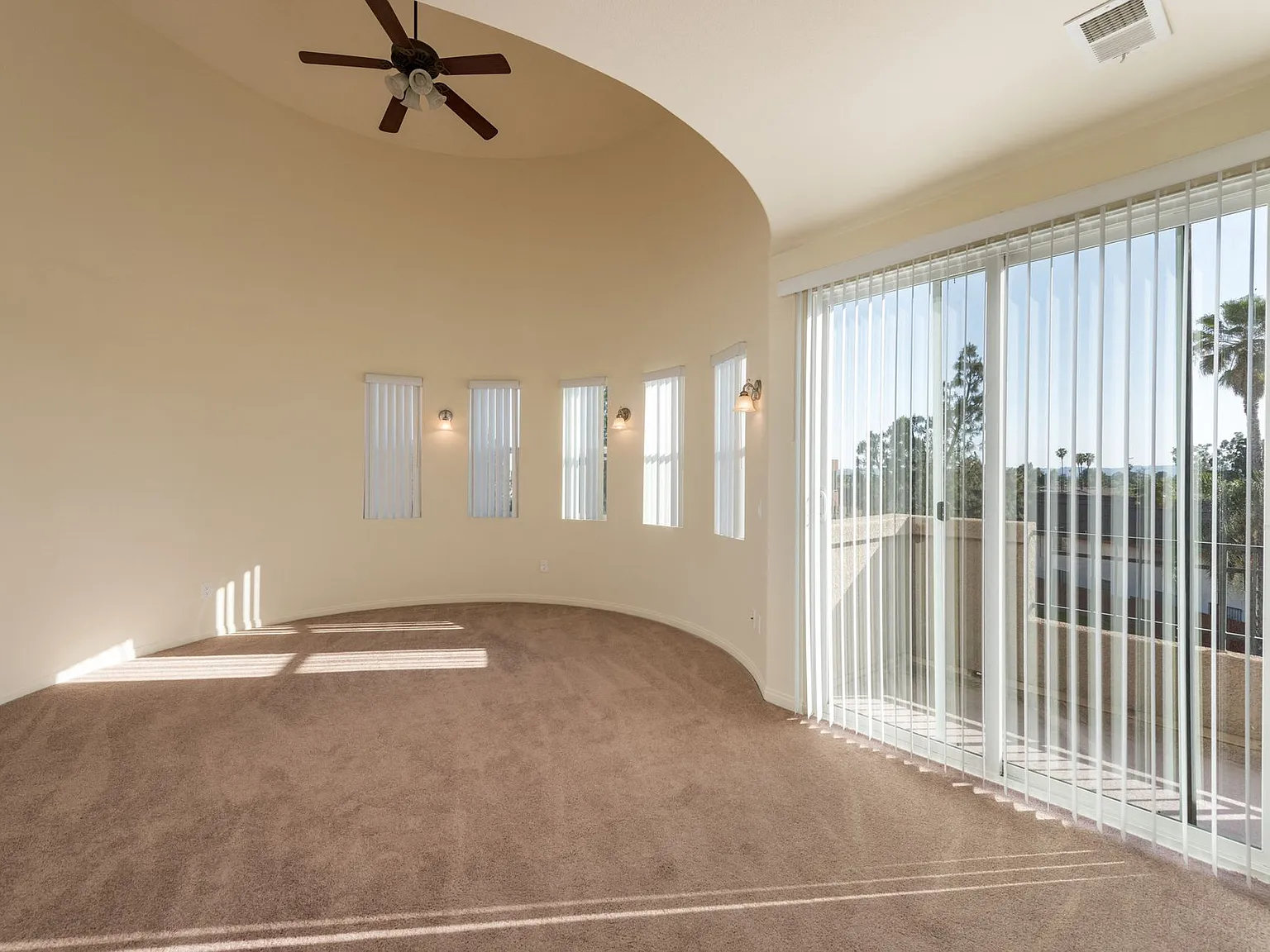 Glenoaks Villas — Photo 4