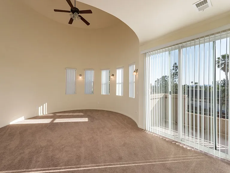 Glenoaks Villas — Photo 4
