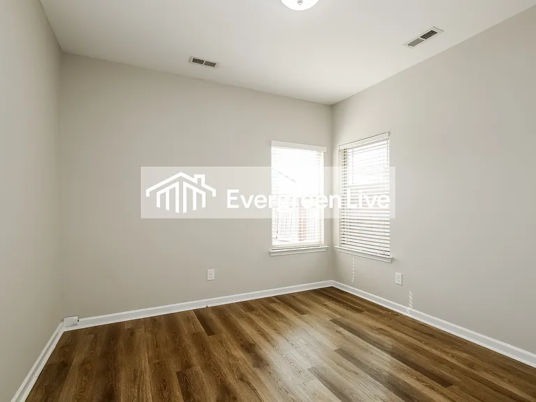 3958 Creekmoore Dr — Photo 8