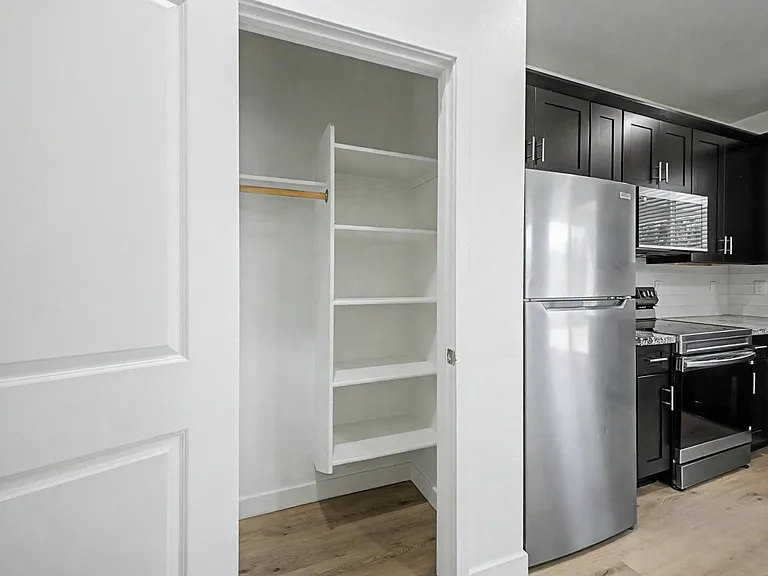 105 W Latona Rd — Photo 18