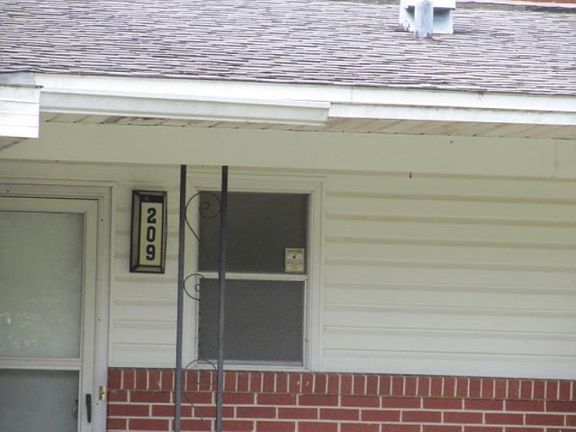 4th image of 209 Seminole Trl