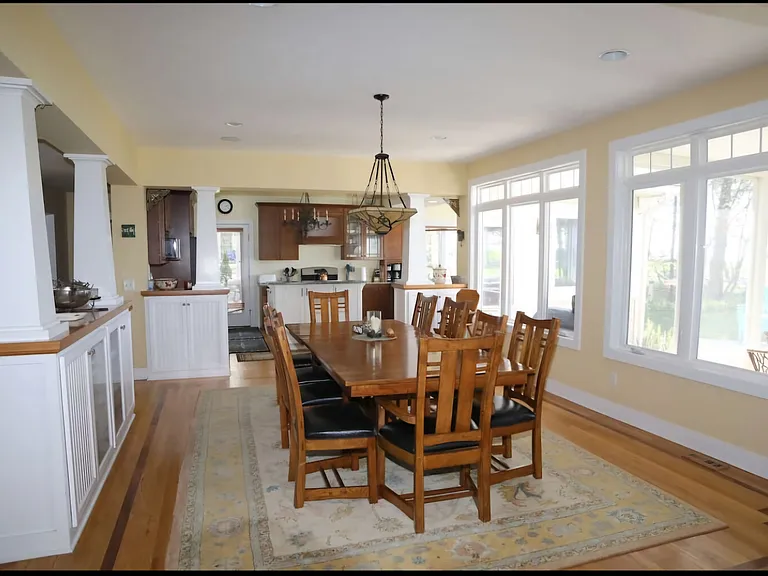 4455 N Lakeshore Dr — Photo 12