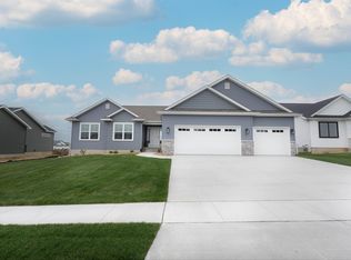 4520 Granite Ridge Rd, Cedar Falls, IA 50613