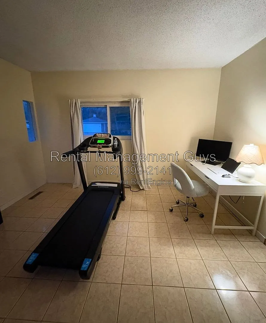 4 bed, 2.0 bath, $2,400 — Photo 3