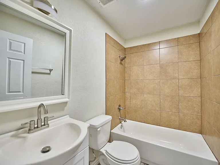 2510 Greenbriar Dr — Photo 16
