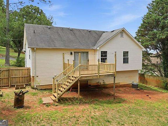 5th image of 201 Hickory Ln