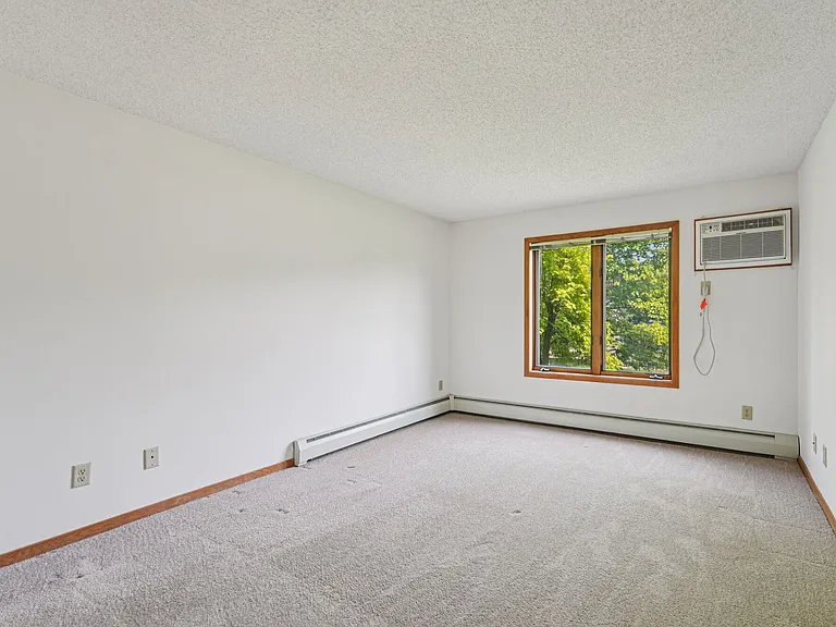 Oaks Lincoln Apartments — Photo 18