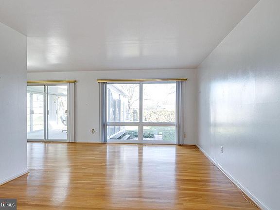 Living Room w/ hardwood floors