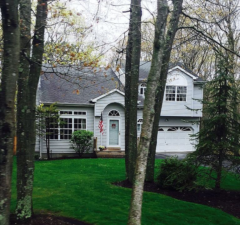 1st image of 158 Robinson Ave
