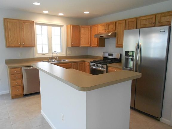 2nd image of 27 Daffodil Ct