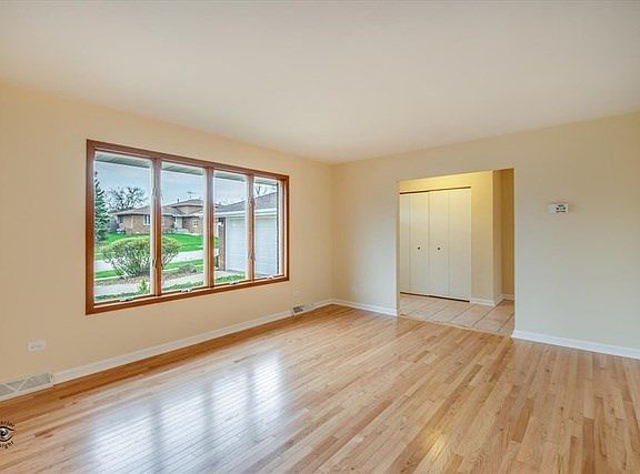 4th image of 421 Glenys Dr